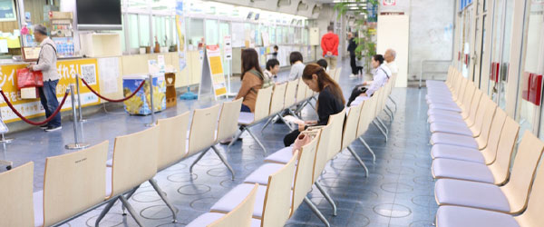 待合所の中は空調が効いてて快適